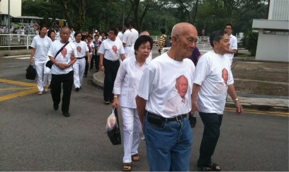 Lee Kuan Yew's supporters streaming into the Singapore Chinese Girls' School on Nomination Day 2011