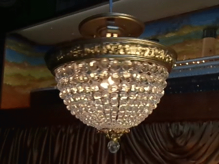 http://i818.photobucket.com/albums/zz107/rodriller/titanic_chandelier.gif
